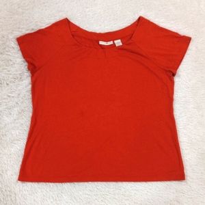 Preswick & Moore women's scoop neck tee.